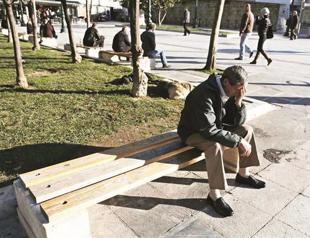 Unemployment brings deeper Greek poverty