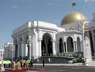 Turkmenistan rebuilds capital into marble ‘white city’