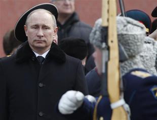 Putin signs law banning smoking in public places