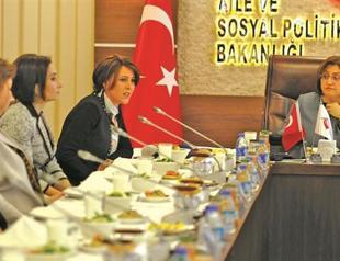 Family Minister Şahin joins dinner with businesswomen