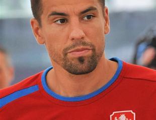 Striker Baros rejoins Czech side Banik Ostrava