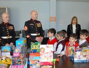 US Marines visit children with leukemia