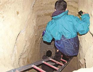 ‘Treasure hunters’ dig tunnel to ancient tombs in Central Anatolia