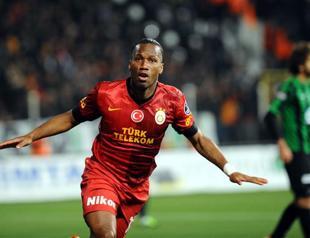 Turkish PM Erdoğan lauds Galatasaray’s new apple of the eye, Drogba