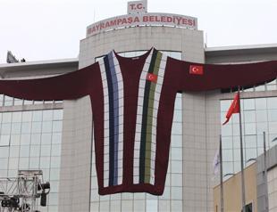 Municipality knits world’s biggest sweater to promote energy efficency