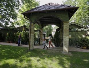 Hungary Jewish group urges ban on Hitler-ally street names