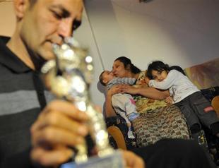 Berlin film fest’s best actor winner back to scrap dealing in Bosnia