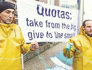 EU ministers agree ban on fish discards