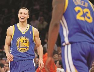 Knicks stay on top despite Curry