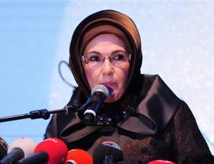 Turkish PMs wife Emine Erdoğan attends education project night
