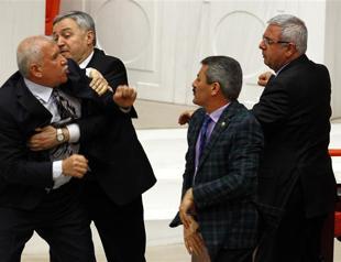 Argument breaks out at Parliament when CHP deputy slams idea of Syrian massacre as lies