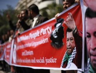Palestinians mourn loss of their champion Chavez