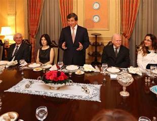 Turkish FM Davutoğlu meets Ottoman heirs