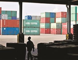 Chinese exports up, raise trade surplus