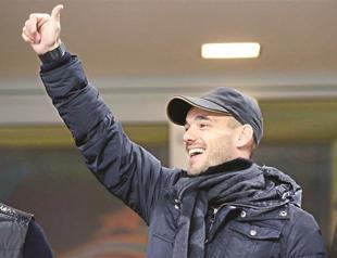 Sneijder-mania takes over as fans expects Dutchman