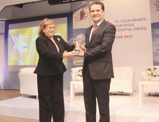 Insurer halts IPO, opts to wait and see