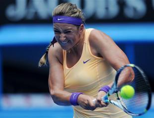 Azarenka comfortably advances to third round