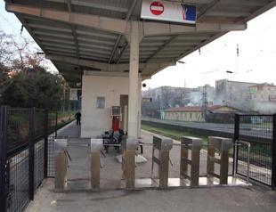 Halted train services surprise passengers in Istanbul