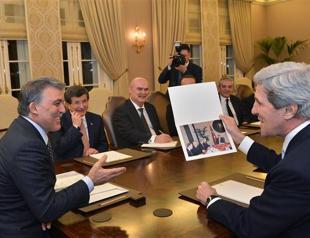 Gül gives Kerry old photograph with ‘three most important men’ in US
