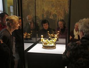 Vienna gallery displays 50 million euro salt cellar