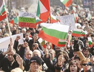 Unfazed by premier’s quit, Bulgarians take to streets