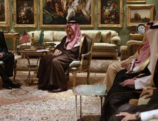 US Secretary Kerry holds talks with Gulf ministers in Saudi