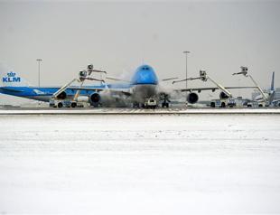 Two planes in emergency landings at Amsterdam Schiphol