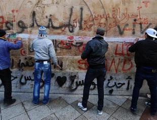 Man sets self on fire in central Tunis