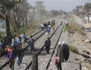 19 killed as Egypt train carrying troops derails: ministry