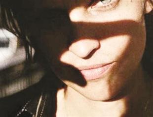 Chloe prepare to play at Wake Up Call