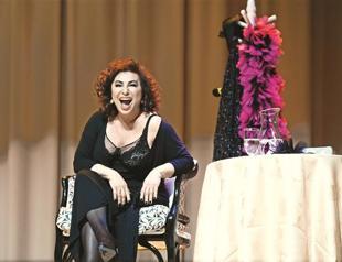 Turkish actress performs solo play in first trip to US