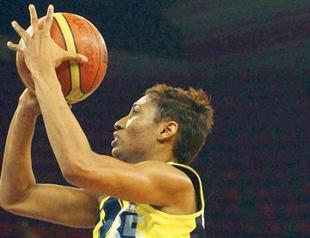 Fenerbahçe starts Final 8 with win