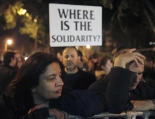 EU gives Greek Cyprus bailout ultimatum, risks euro exit