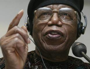 Achebe, father of modern African literature, dies at 82
