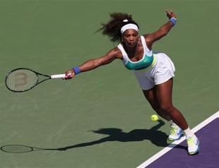 Serena Williams quick out of blocks in quest for record