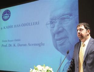 MIT economist gets award at university