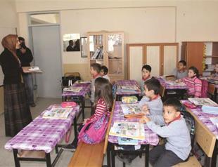 Public employees flout dress code