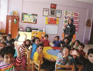 Government to wait on headscarf legislation