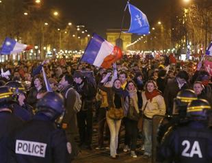 Gay marriage foes stage last-ditch protest in Paris