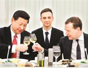 China to buy 2 dozen jets, 4 submarines from Russia