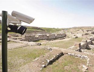 Cameras watch royal tombs in Alacahöyük