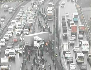 Truck drives into metrobus lane, halts traffic