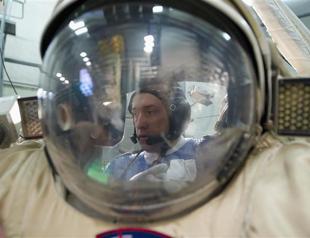 Soviet spacesuit auctioned for 112,000 euros