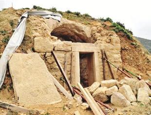 Roman grave unearthed in Bodrum during construction