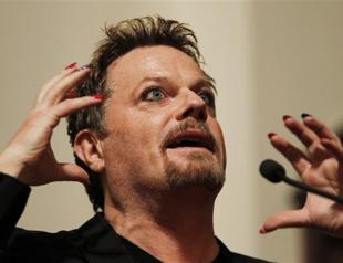 Eddie Izzard makes his mark in Istanbul