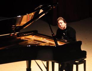 Fazıl Say at Akbank Sanat stage