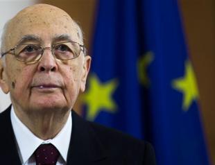 Italian president denies to resign, will stay to deal with crisis