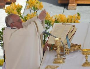 Pope leads Catholics into Easter at vigil service in St. Peters