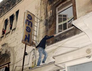 Demonstrators occupy Istanbuls historic Emek Theater to protest demolition