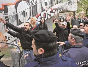 Greek villagers block Golden Dawn handout